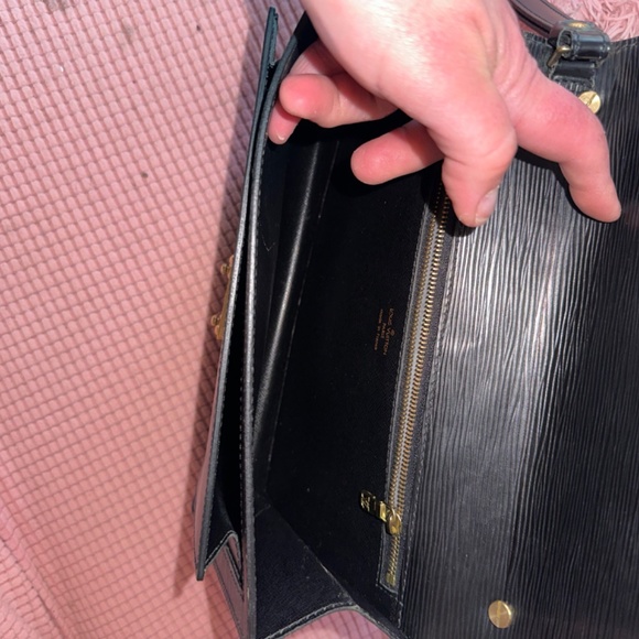 Authentic LOUIS VUITTON Black Ep leather  Pochette Sellier Dragone Clutch - Picture 6 of 16